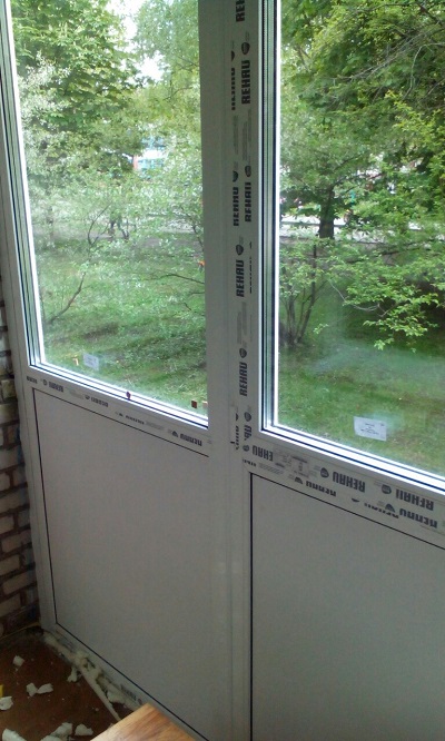 Балконная рама REHAU