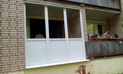 Балконная рама REHAU